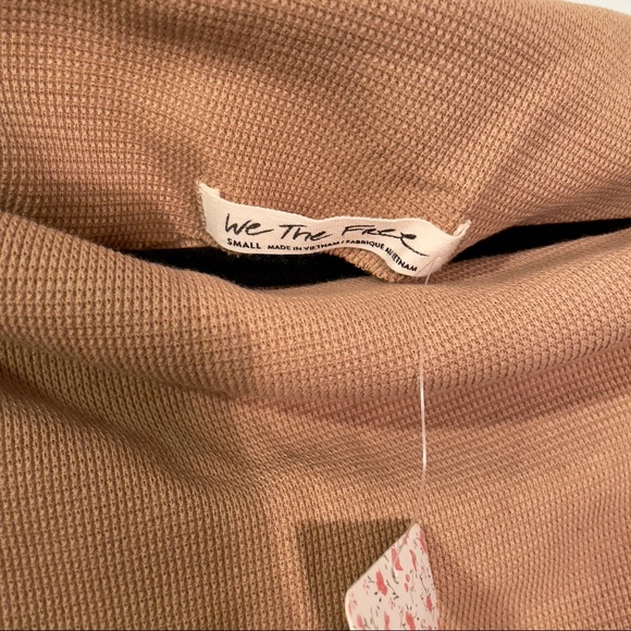 BRAND NWT 🏷️🏷️ FREE PEOPLE OFF SHOULDER LONG SLEEVE TOP SIZE SMALL PALE CAMEL - Picture 5 of 6
